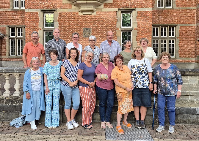 Groepsfoto van de deelnemers aan het kloosterweekend 2025