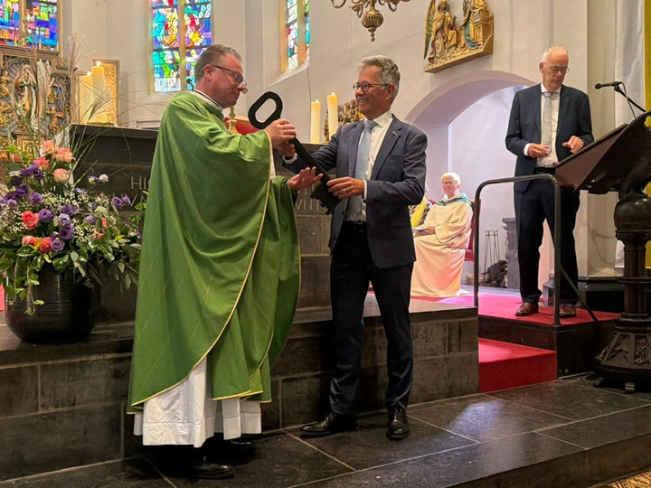 overhandiging symbolische sleutel 14 kerken
